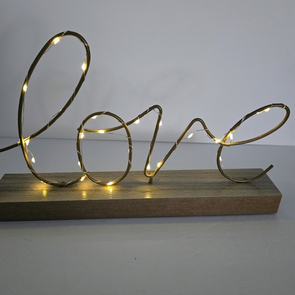 Light-up Wire 'Love' Sculpture Goldtone - Picture 7 of 9